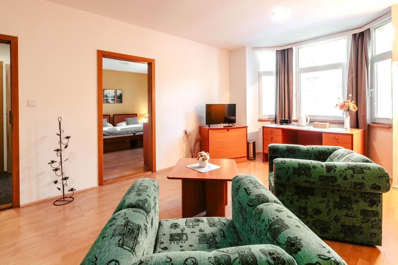 hotel ADRIA Nová Dubnica Exterior foto