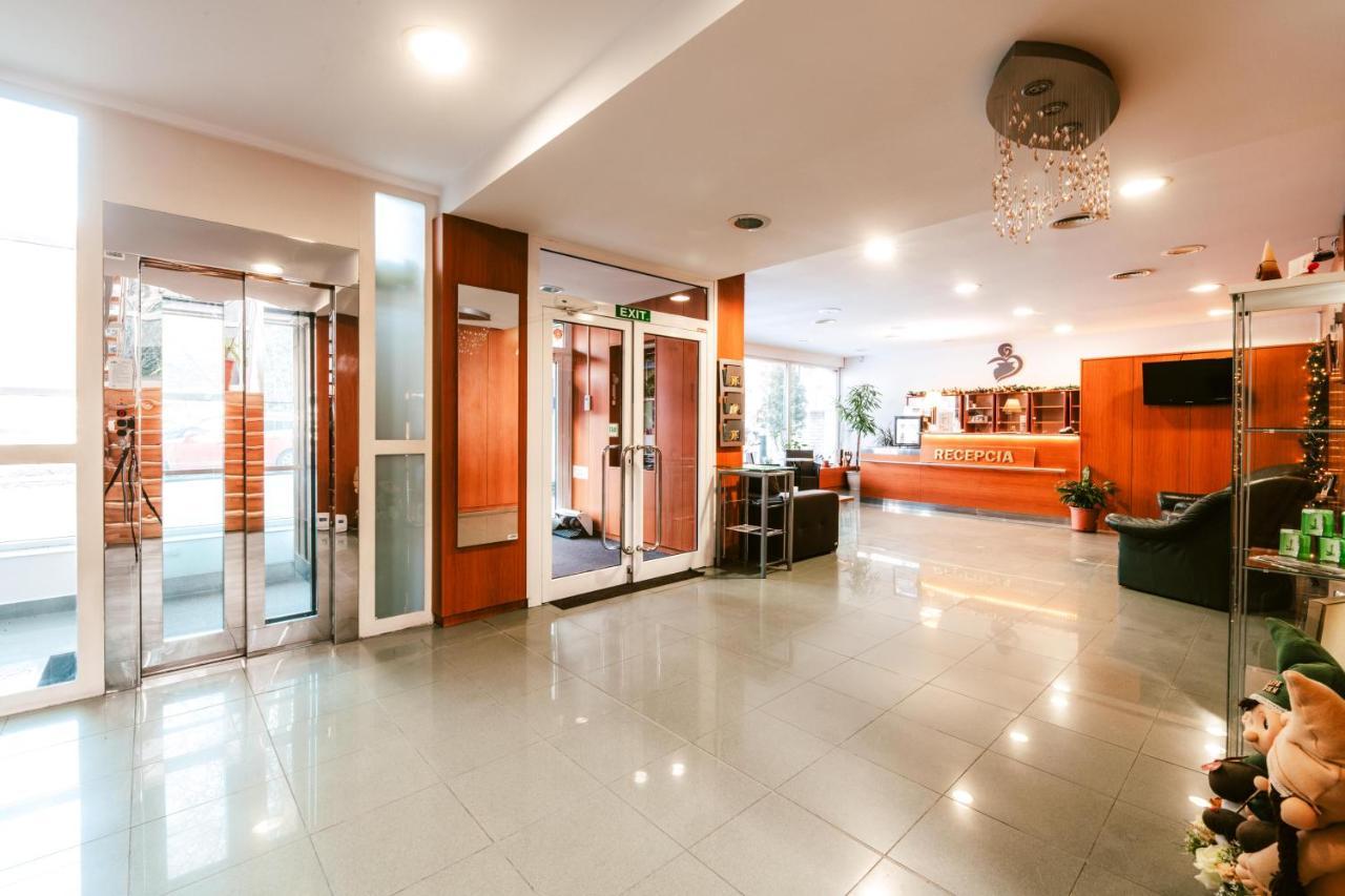 hotel ADRIA Nová Dubnica Exterior foto
